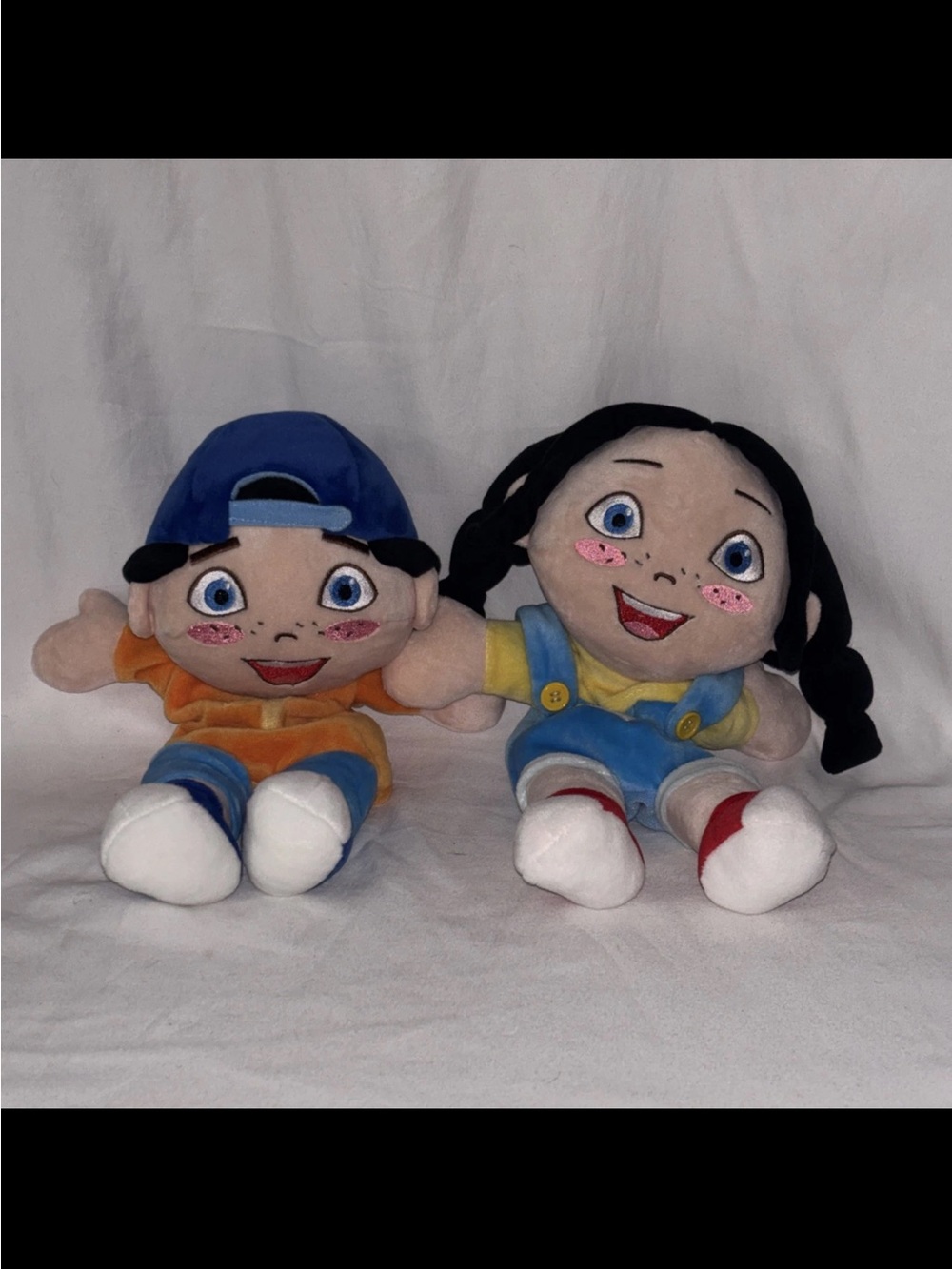 VIP Kid hand puppets Meg and Mike